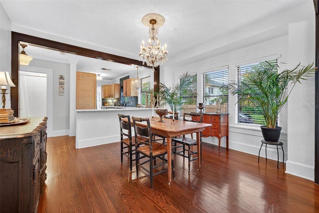 Active With Contract: $699,000 (2 beds, 2 baths, 1293 Square Feet)