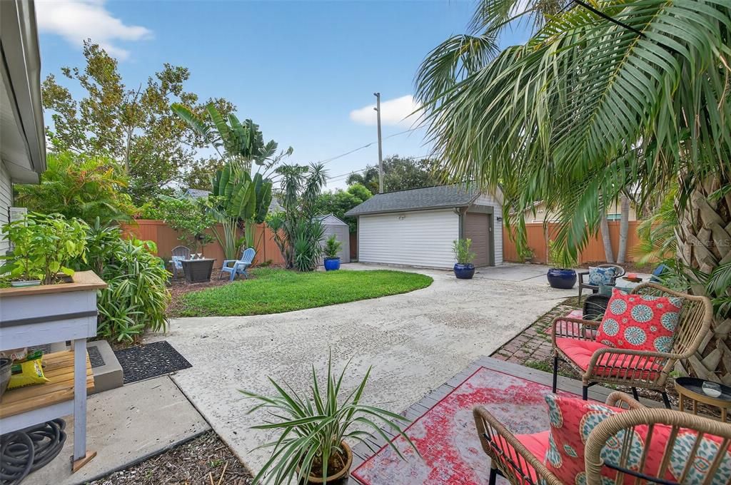 Active With Contract: $699,000 (2 beds, 2 baths, 1293 Square Feet)