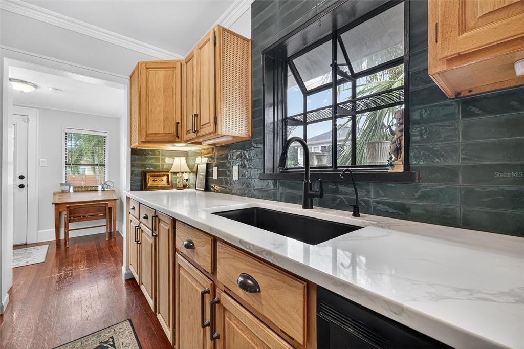 Active With Contract: $699,000 (2 beds, 2 baths, 1293 Square Feet)