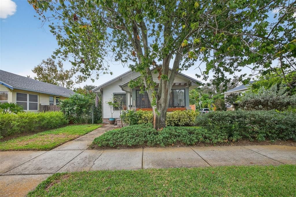 Active With Contract: $699,000 (2 beds, 2 baths, 1293 Square Feet)