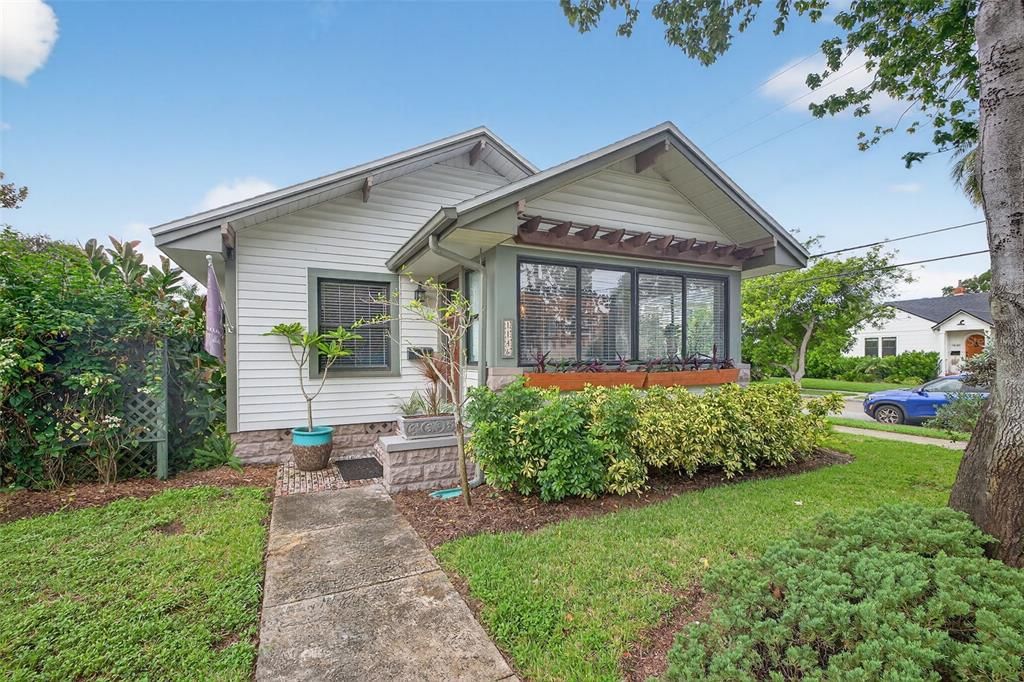 Active With Contract: $699,000 (2 beds, 2 baths, 1293 Square Feet)