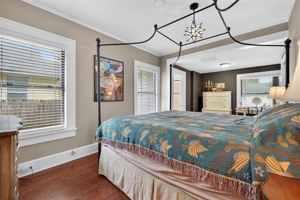 Active With Contract: $699,000 (2 beds, 2 baths, 1293 Square Feet)