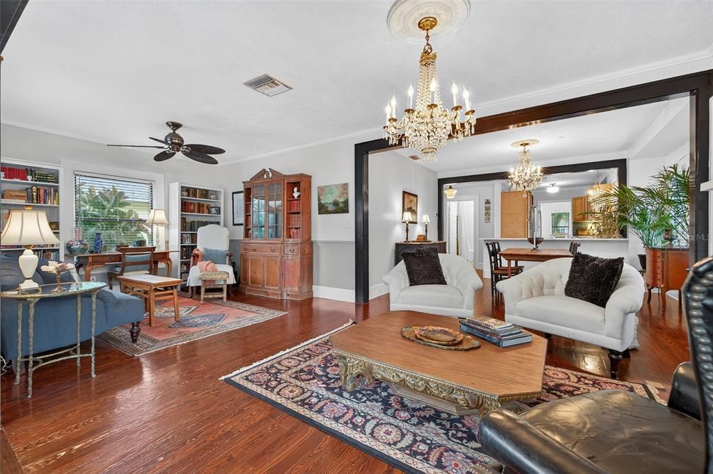 Active With Contract: $699,000 (2 beds, 2 baths, 1293 Square Feet)