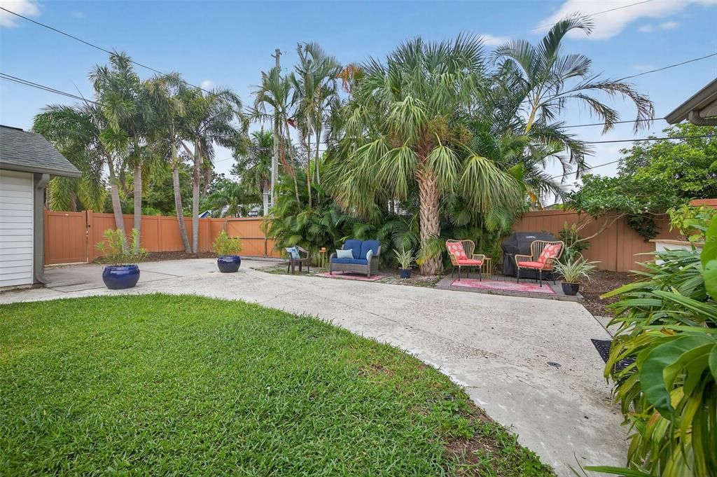 Active With Contract: $699,000 (2 beds, 2 baths, 1293 Square Feet)