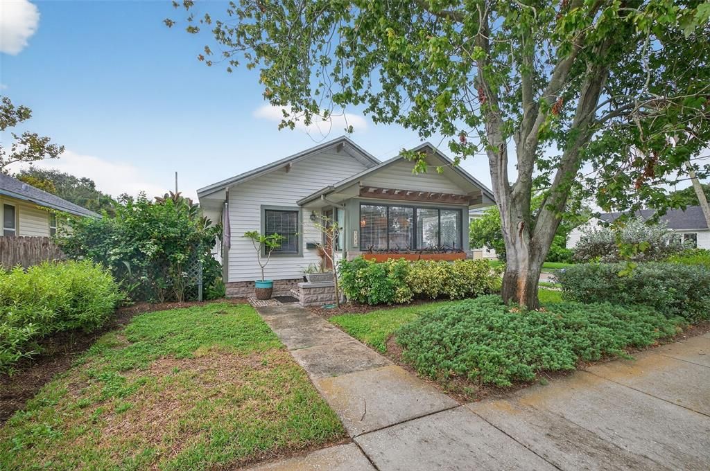 Active With Contract: $699,000 (2 beds, 2 baths, 1293 Square Feet)