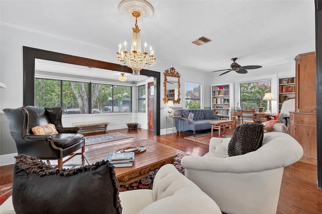 Active With Contract: $699,000 (2 beds, 2 baths, 1293 Square Feet)