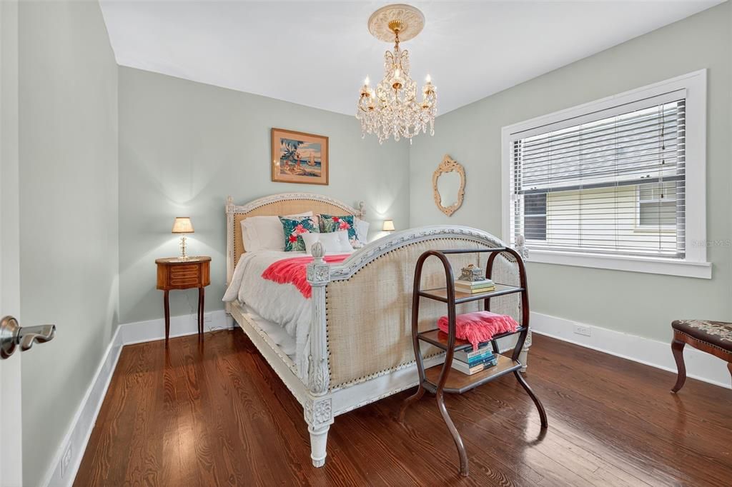 Active With Contract: $699,000 (2 beds, 2 baths, 1293 Square Feet)