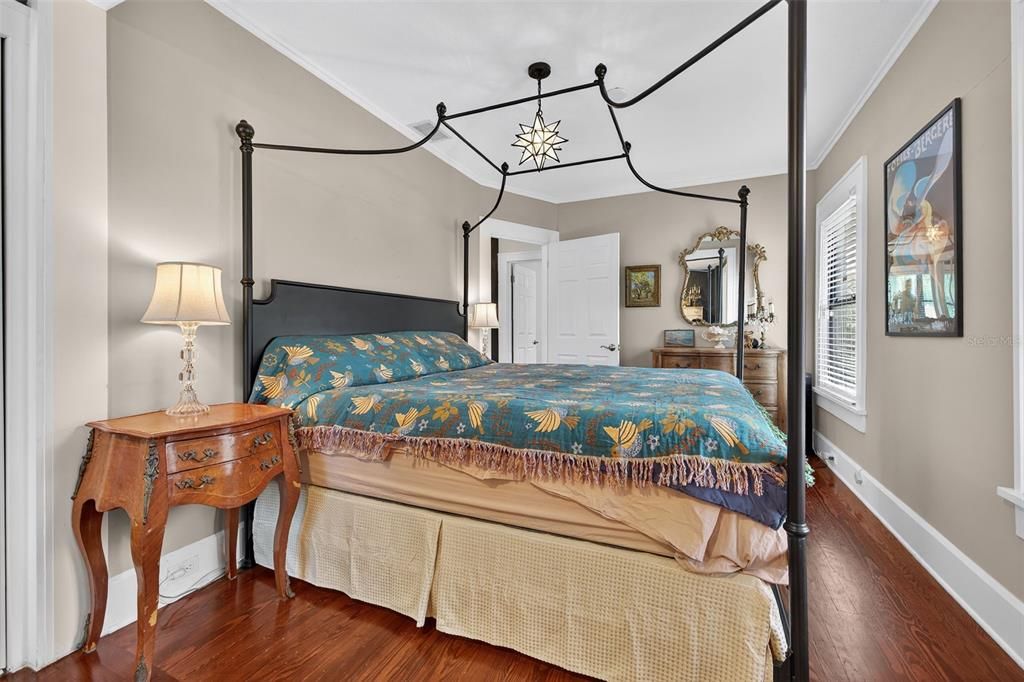 Active With Contract: $699,000 (2 beds, 2 baths, 1293 Square Feet)