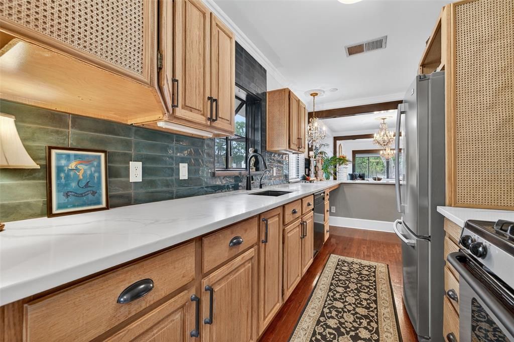 Active With Contract: $699,000 (2 beds, 2 baths, 1293 Square Feet)