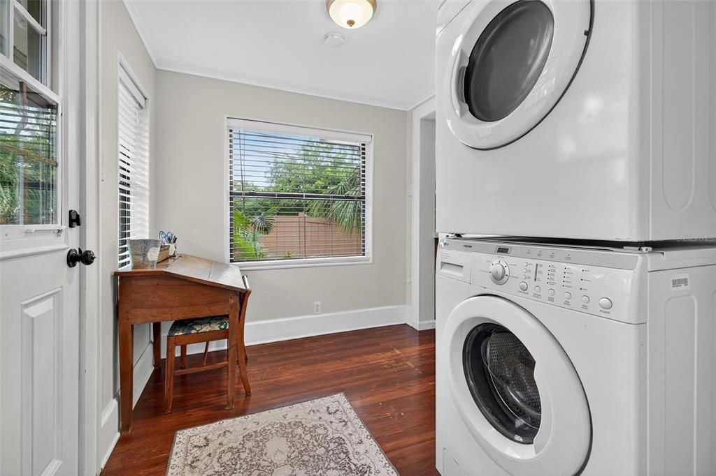 Active With Contract: $699,000 (2 beds, 2 baths, 1293 Square Feet)