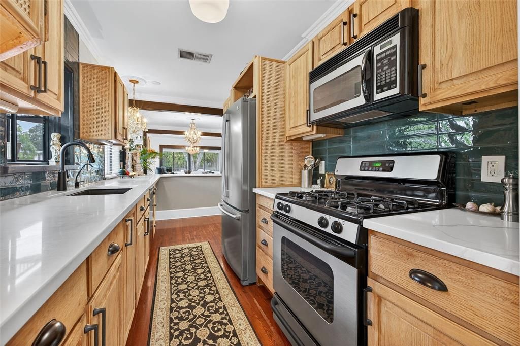 Active With Contract: $699,000 (2 beds, 2 baths, 1293 Square Feet)