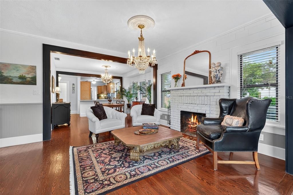 Active With Contract: $699,000 (2 beds, 2 baths, 1293 Square Feet)