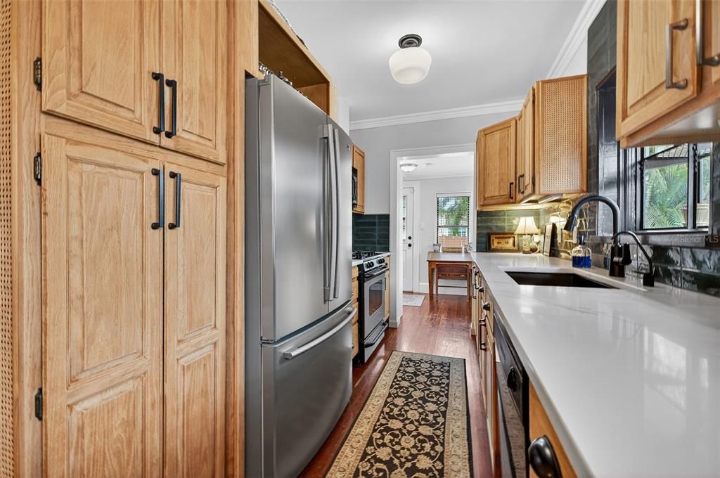 Active With Contract: $699,000 (2 beds, 2 baths, 1293 Square Feet)