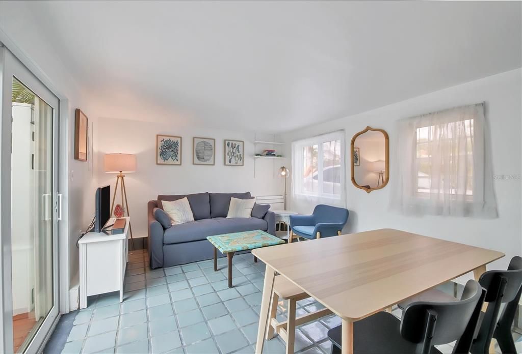 出租: $2,200 (2 贝兹, 1 浴室, 800 平方英尺)