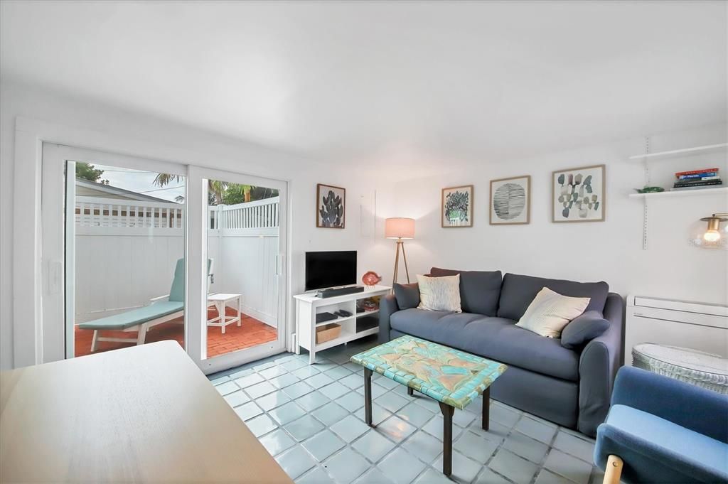 出租: $2,200 (2 贝兹, 1 浴室, 800 平方英尺)