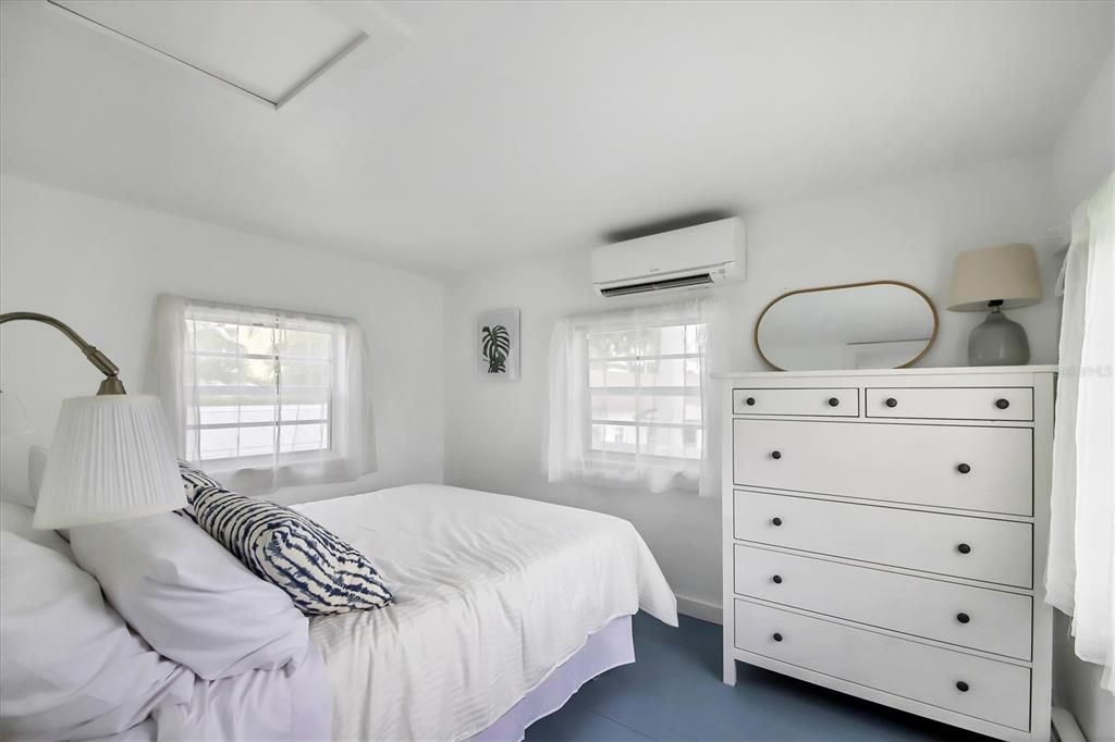 出租: $2,200 (2 贝兹, 1 浴室, 800 平方英尺)