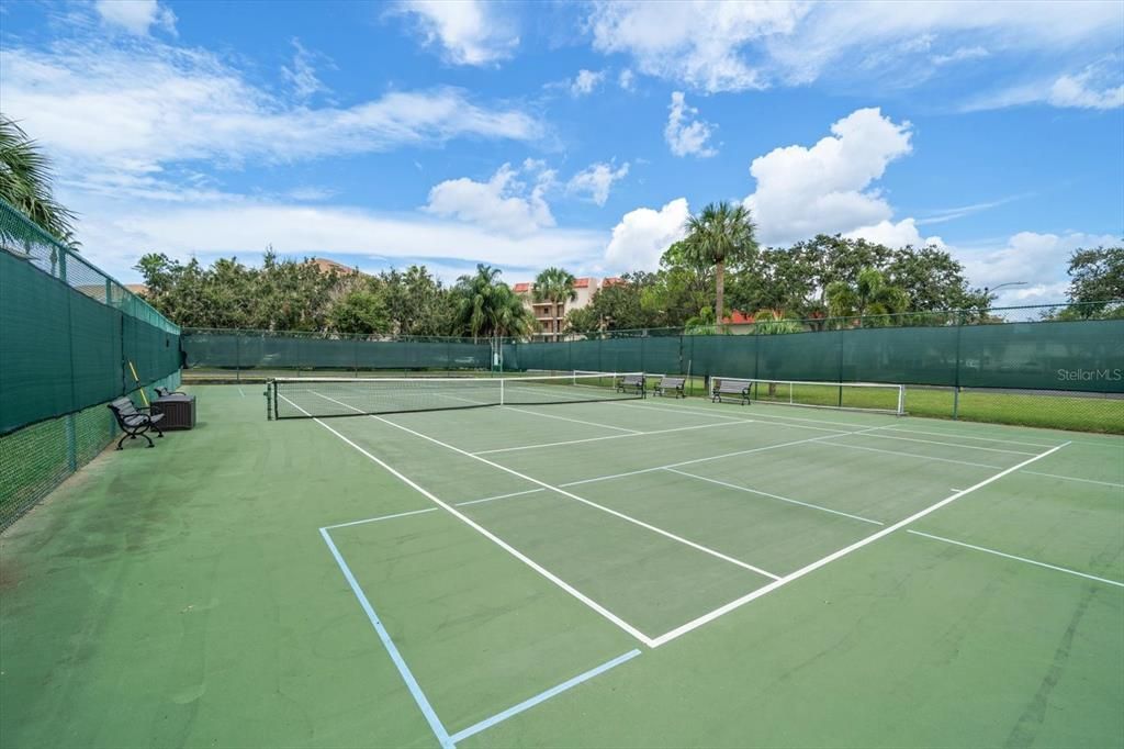 Active With Contract: $135,000 (2 beds, 1 baths, 905 Square Feet)