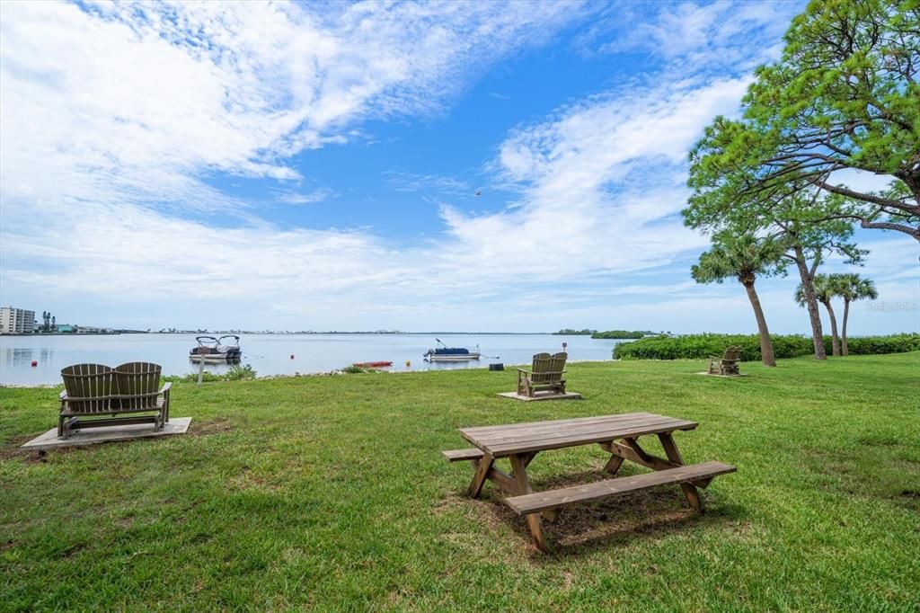 Active With Contract: $135,000 (2 beds, 1 baths, 905 Square Feet)