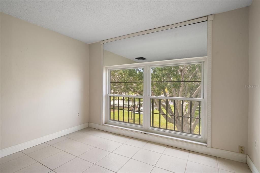 Active With Contract: $135,000 (2 beds, 1 baths, 905 Square Feet)