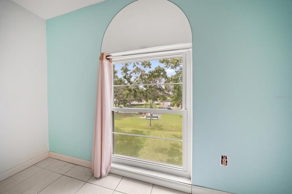 Active With Contract: $135,000 (2 beds, 1 baths, 905 Square Feet)