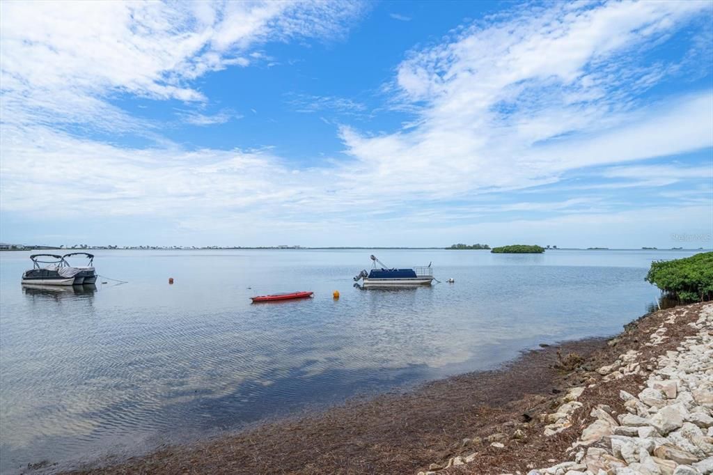 Active With Contract: $135,000 (2 beds, 1 baths, 905 Square Feet)