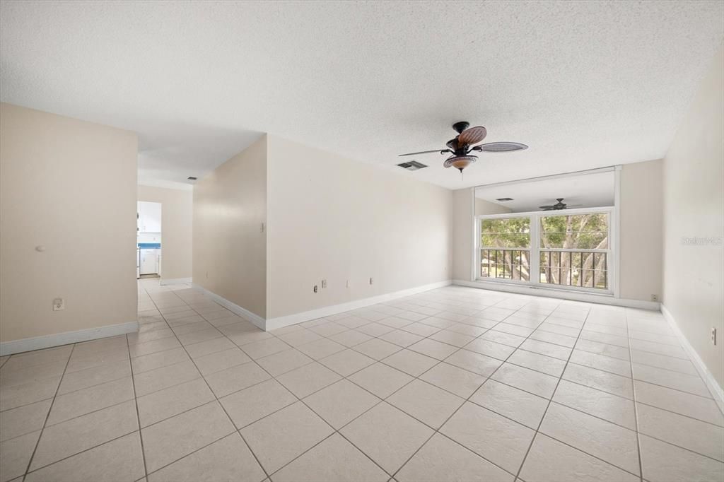 Active With Contract: $135,000 (2 beds, 1 baths, 905 Square Feet)