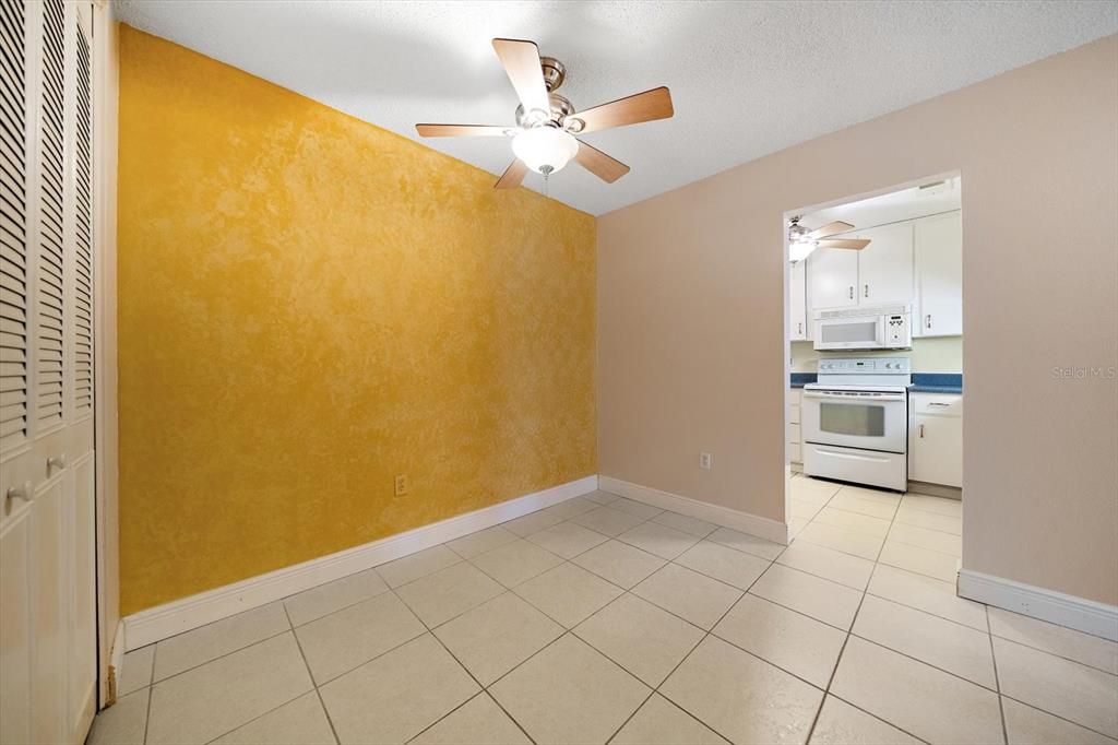 Active With Contract: $135,000 (2 beds, 1 baths, 905 Square Feet)