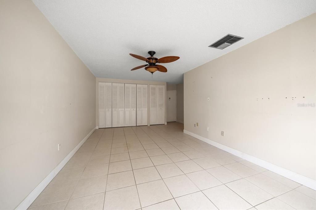 Active With Contract: $135,000 (2 beds, 1 baths, 905 Square Feet)
