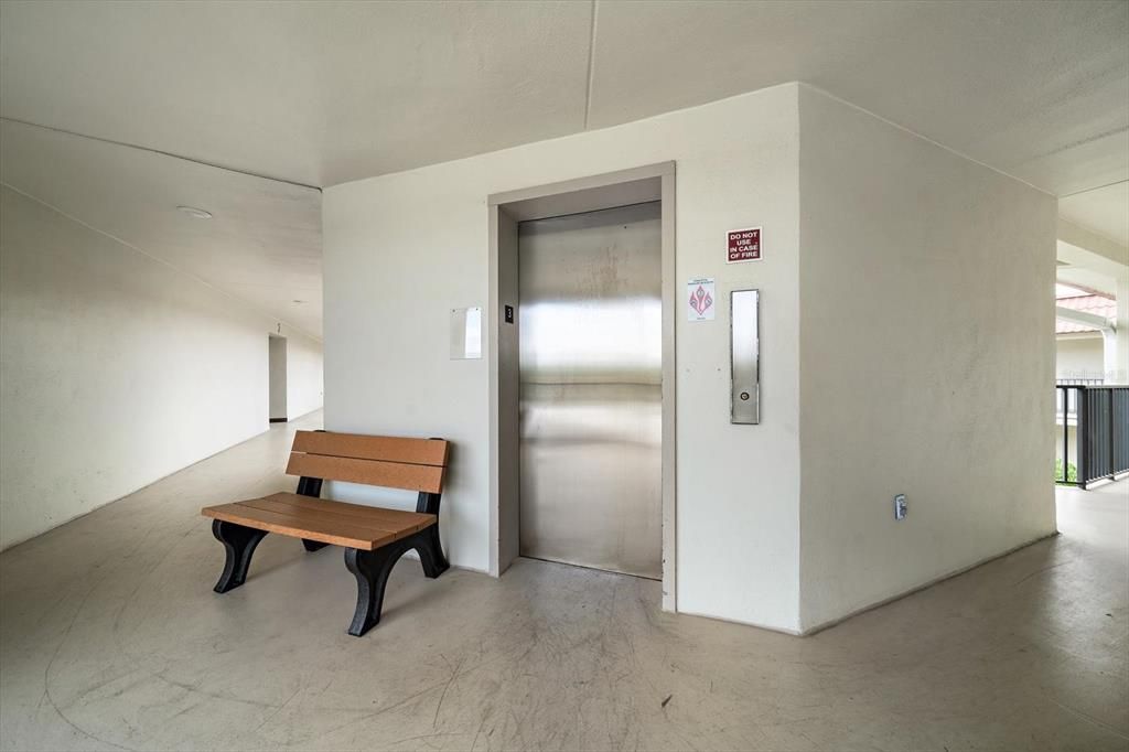 Active With Contract: $135,000 (2 beds, 1 baths, 905 Square Feet)