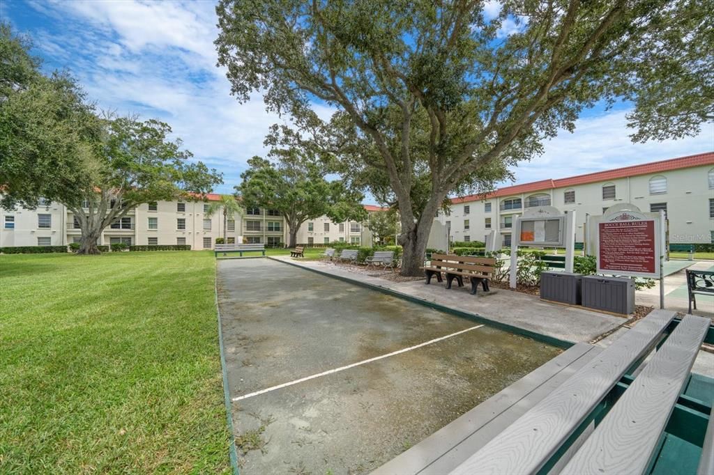 Active With Contract: $135,000 (2 beds, 1 baths, 905 Square Feet)