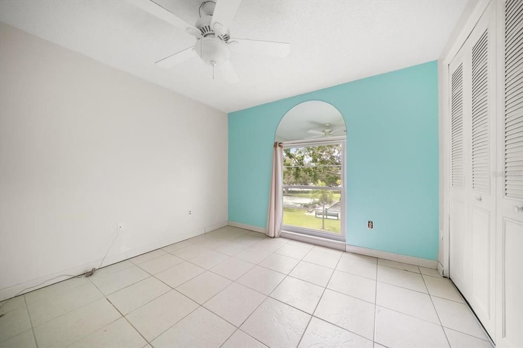 Active With Contract: $135,000 (2 beds, 1 baths, 905 Square Feet)