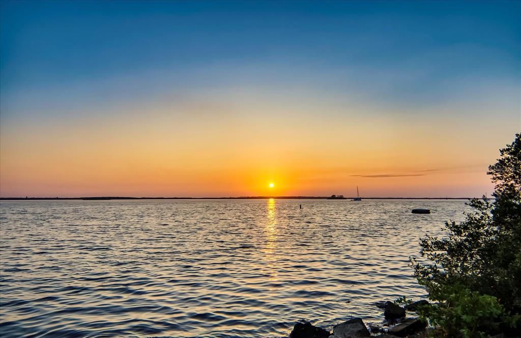 Active With Contract: $135,000 (2 beds, 1 baths, 905 Square Feet)