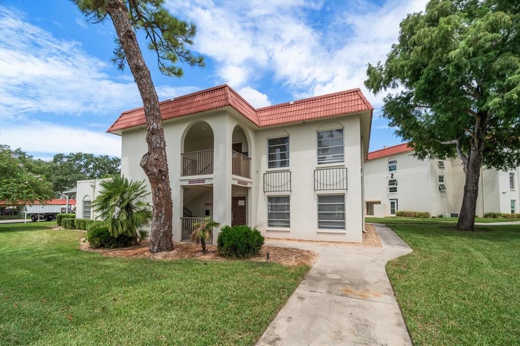 Active With Contract: $135,000 (2 beds, 1 baths, 905 Square Feet)