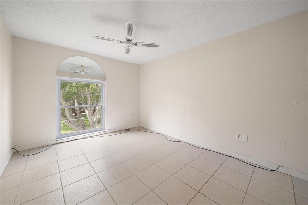 Active With Contract: $135,000 (2 beds, 1 baths, 905 Square Feet)