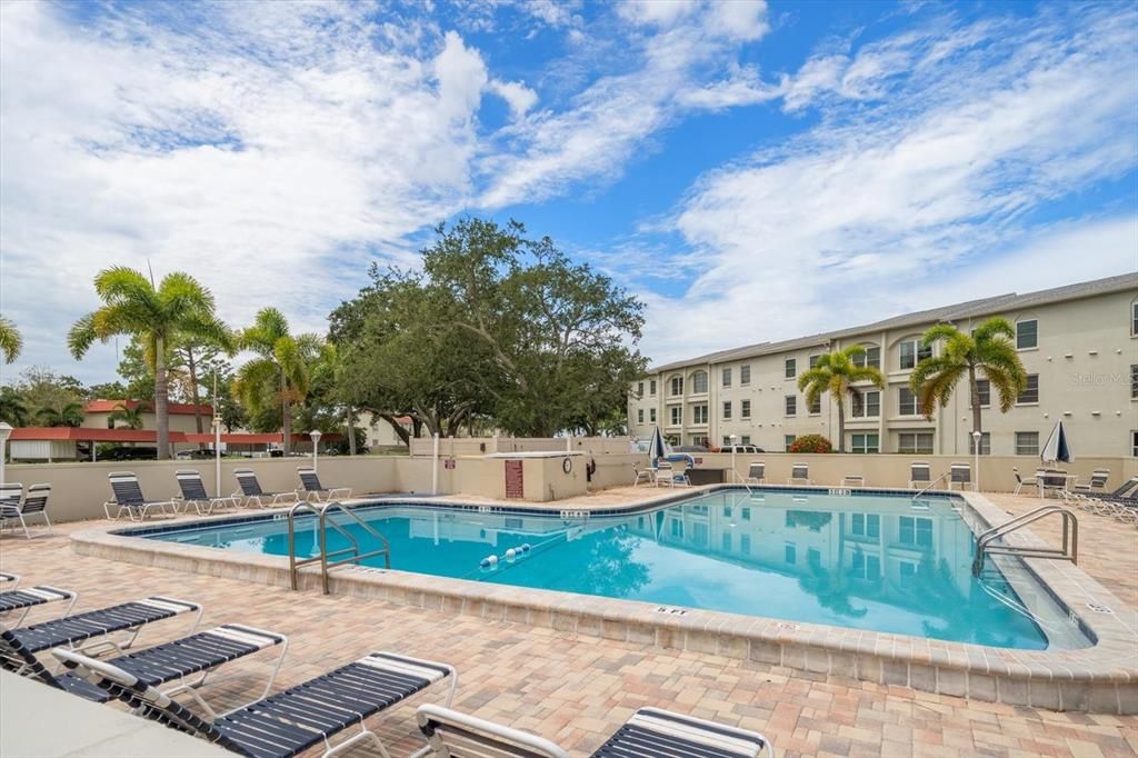 Active With Contract: $135,000 (2 beds, 1 baths, 905 Square Feet)