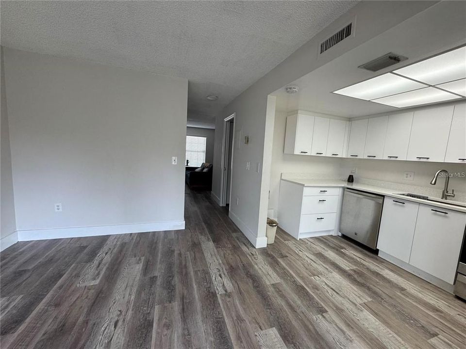 En Venta: $179,900 (3 camas, 3 baños, 1216 Pies cuadrados)