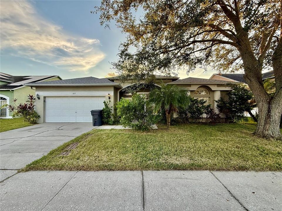 Recently Rented: $2,300 (3 beds, 2 baths, 2038 Square Feet)