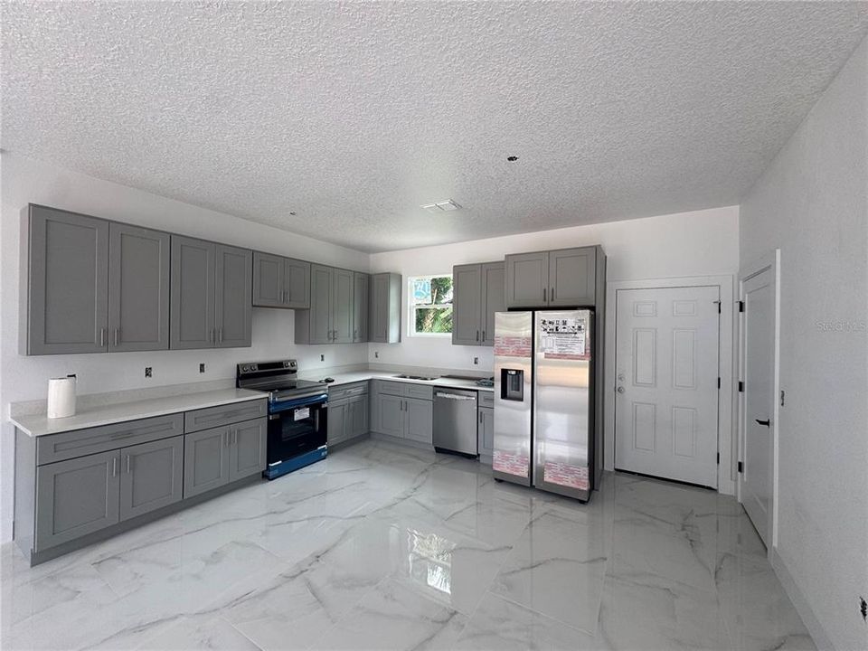 For Sale: $343,000 (3 beds, 2 baths, 1210 Square Feet)