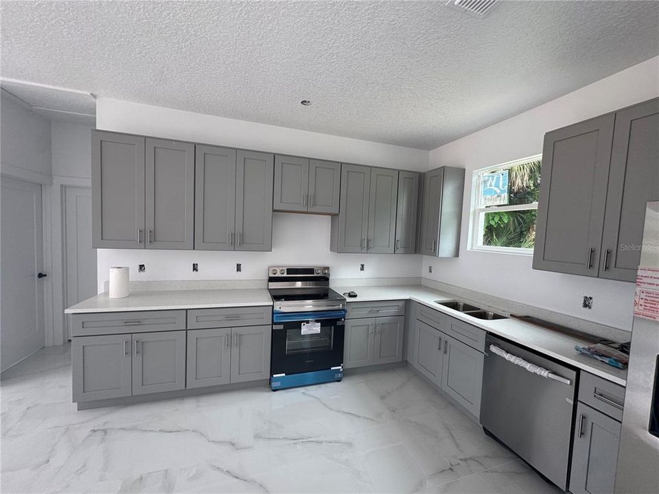 For Sale: $343,000 (3 beds, 2 baths, 1210 Square Feet)