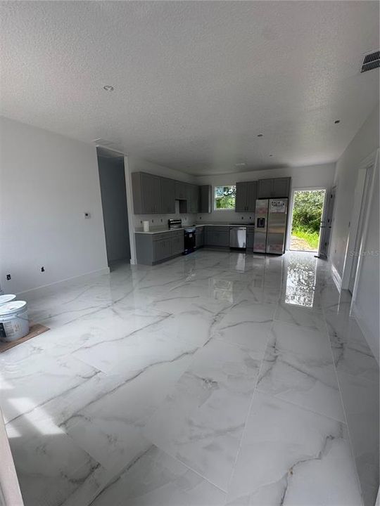 For Sale: $343,000 (3 beds, 2 baths, 1210 Square Feet)