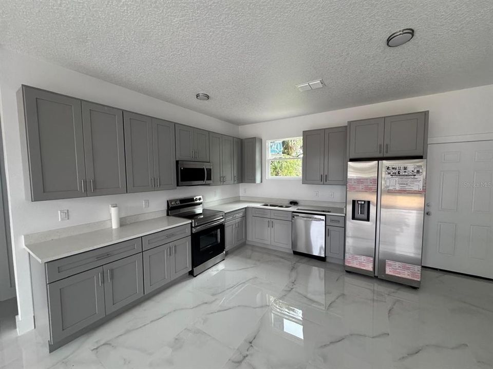 For Sale: $343,000 (3 beds, 2 baths, 1210 Square Feet)