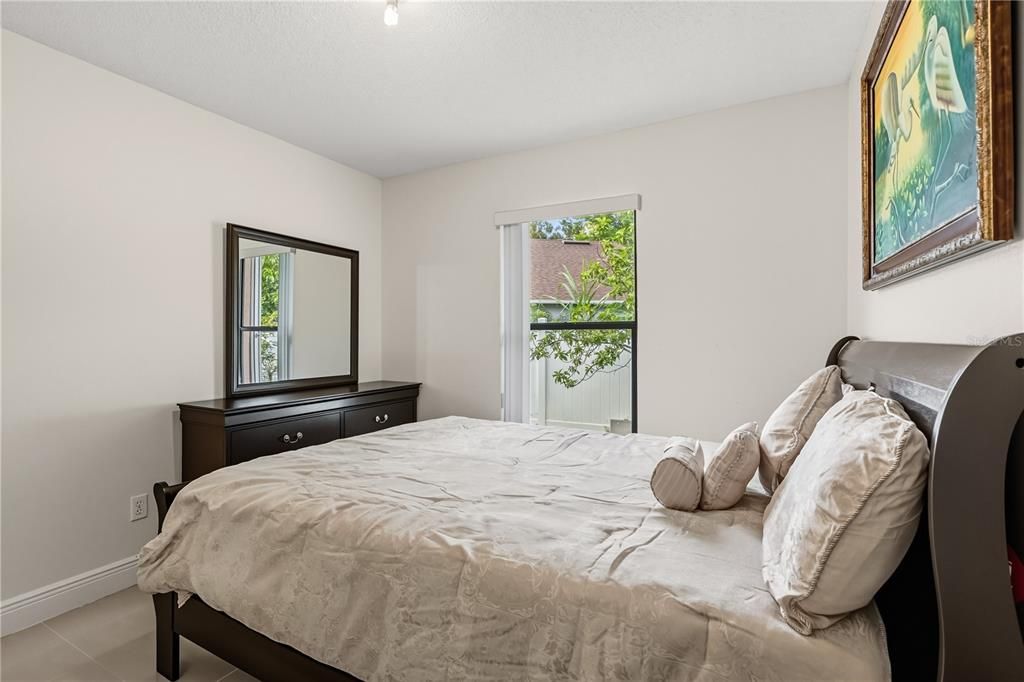 合同活跃: $2,200 (3 贝兹, 2 浴室, 1272 平方英尺)