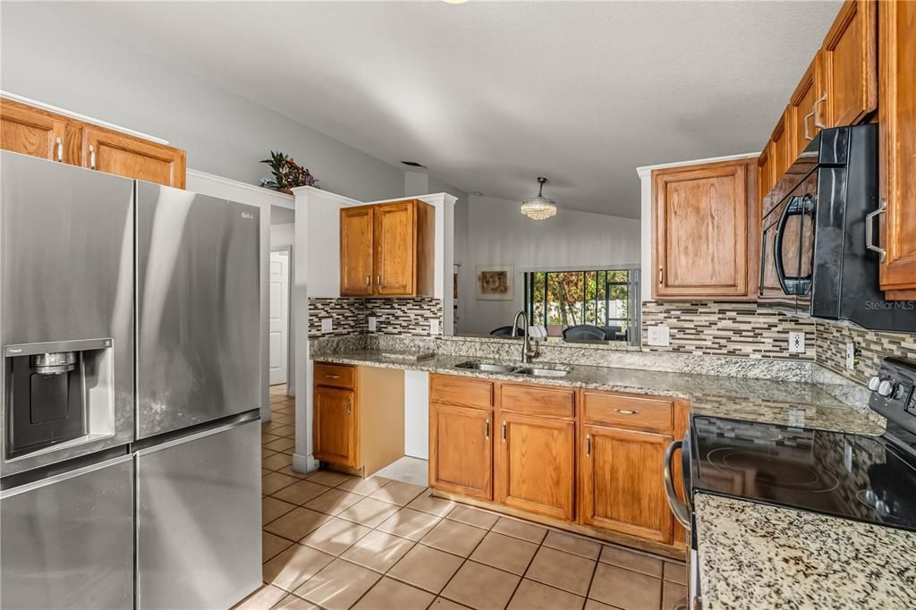 合同活跃: $2,200 (3 贝兹, 2 浴室, 1272 平方英尺)