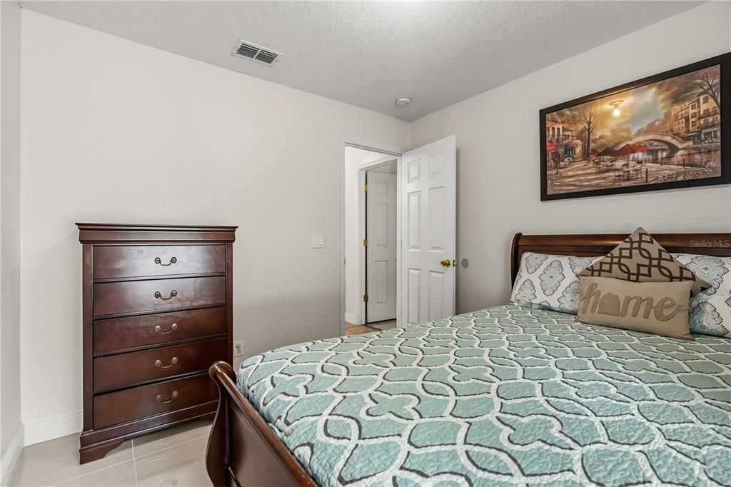 合同活跃: $2,200 (3 贝兹, 2 浴室, 1272 平方英尺)