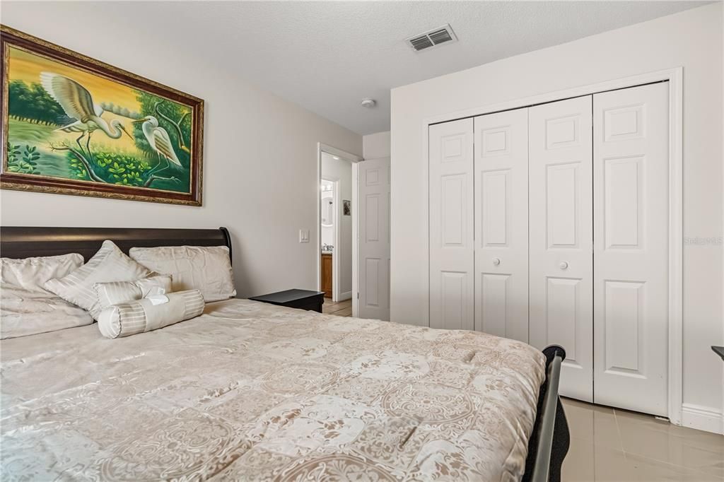 合同活跃: $2,200 (3 贝兹, 2 浴室, 1272 平方英尺)