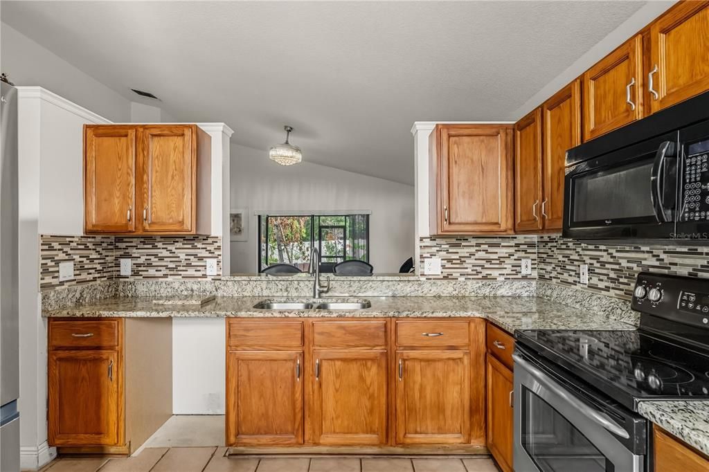 合同活跃: $2,200 (3 贝兹, 2 浴室, 1272 平方英尺)