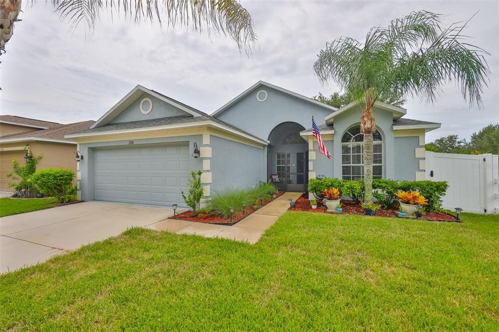 合同活跃: $300,000 (3 贝兹, 2 浴室, 1578 平方英尺)