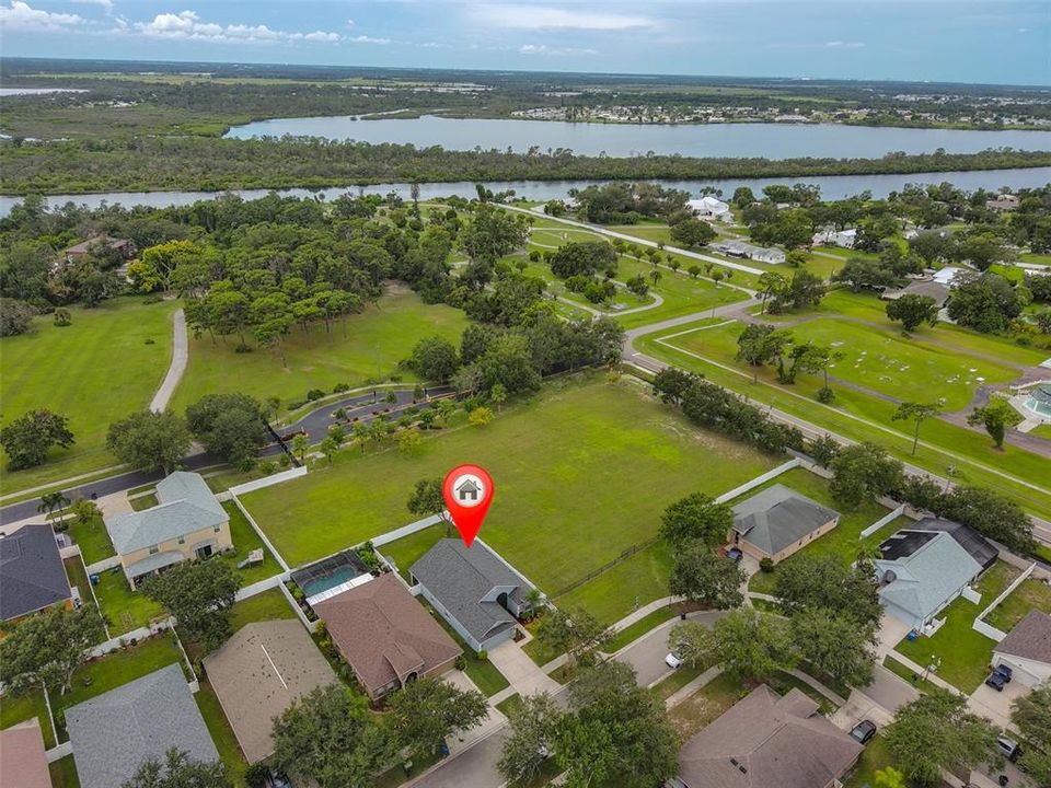 合同活跃: $300,000 (3 贝兹, 2 浴室, 1578 平方英尺)