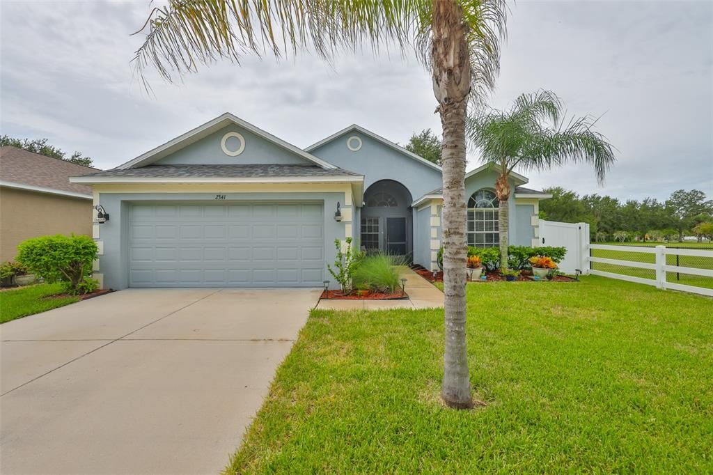 合同活跃: $300,000 (3 贝兹, 2 浴室, 1578 平方英尺)