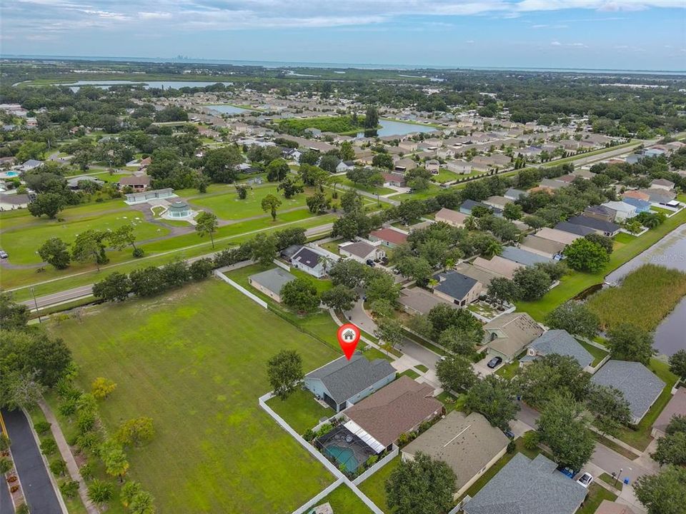 合同活跃: $300,000 (3 贝兹, 2 浴室, 1578 平方英尺)